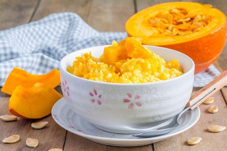 Bouillie de maïs à la citrouille et aux pommes