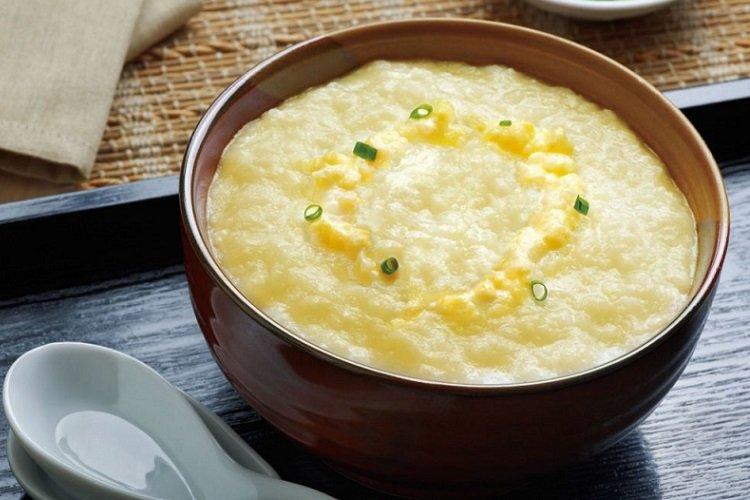 Bouillie de maïs dans une mijoteuse