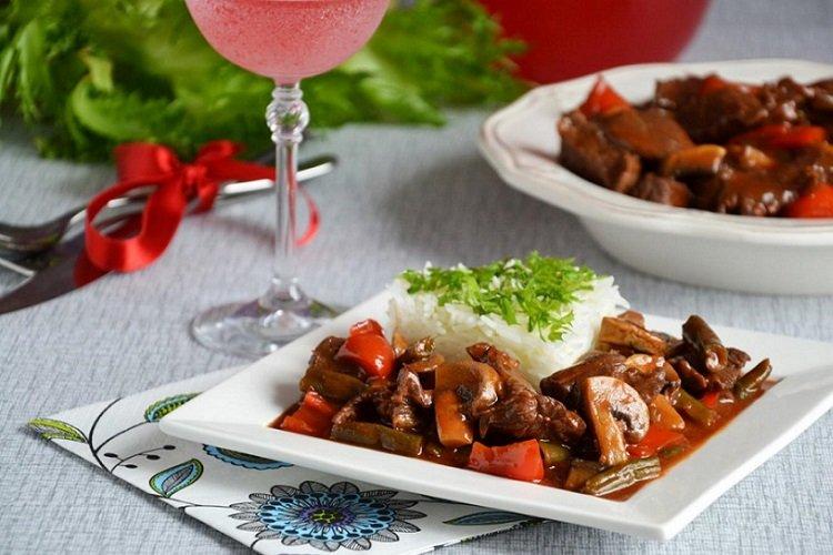 Ragoût de boeuf aux champignons à la sauce aigre douce