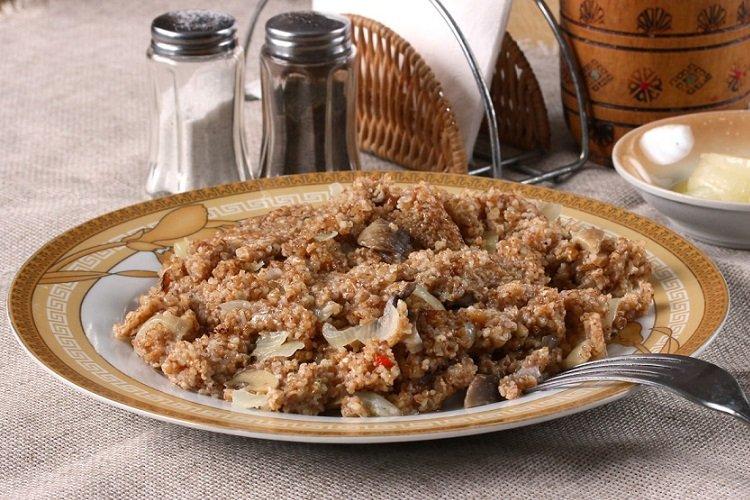 Bouillie de blé aux champignons et oignons