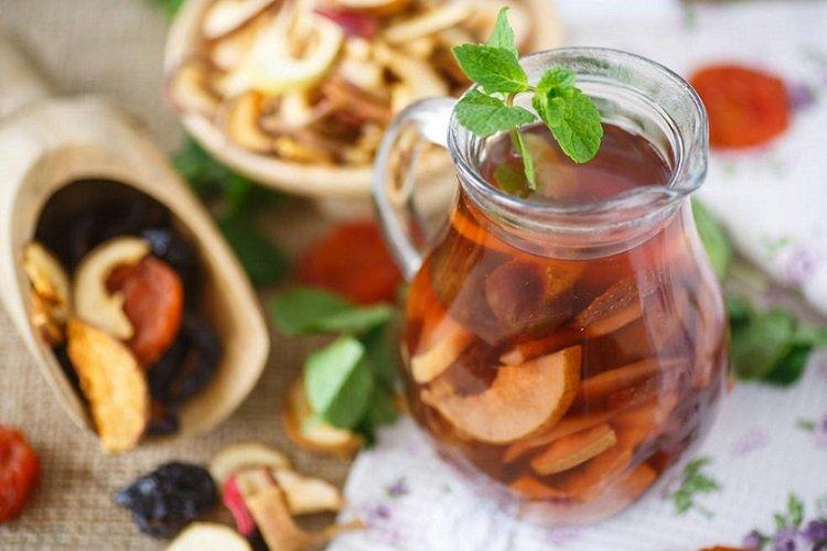 Compote de fruits secs et pommes fraîches