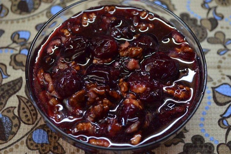 Confiture aux cerises et noix