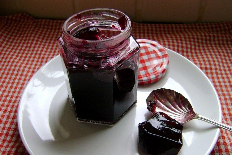 Confiture de chèvrefeuille à la gélatine