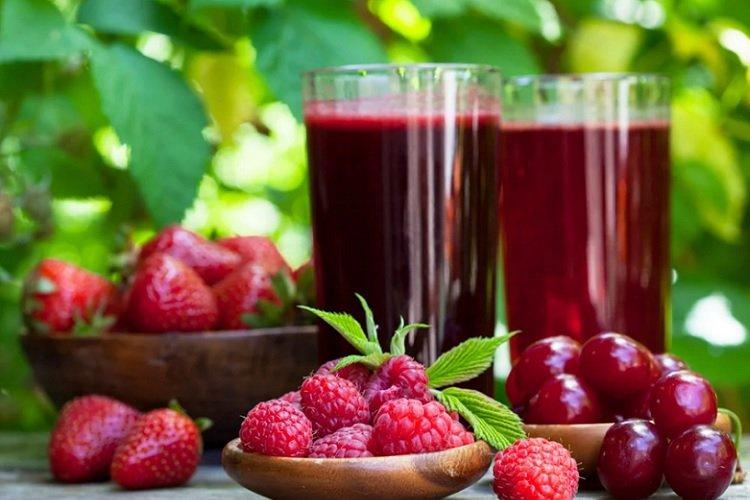 Compote de fraises, cerises et framboises