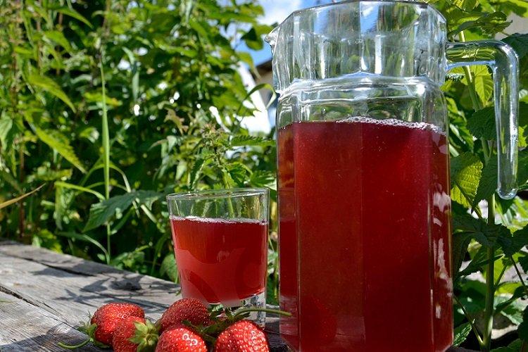 Compote de fraises aux feuilles de framboise et de cassis