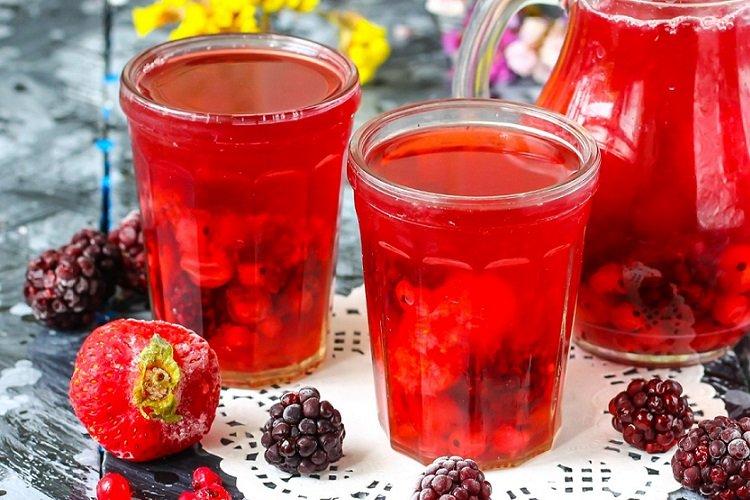 Compote de fraises, groseilles et mûres