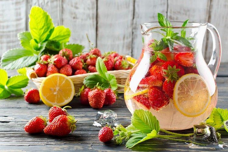 Compote de fraises, menthe et citron