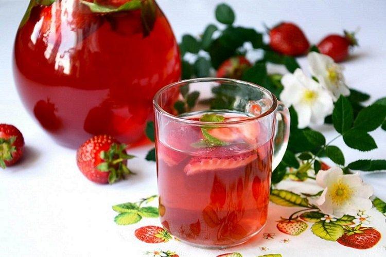 Compote de fraises et jus de pomme