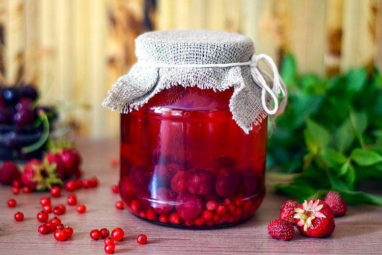 Compote de fraises et groseilles