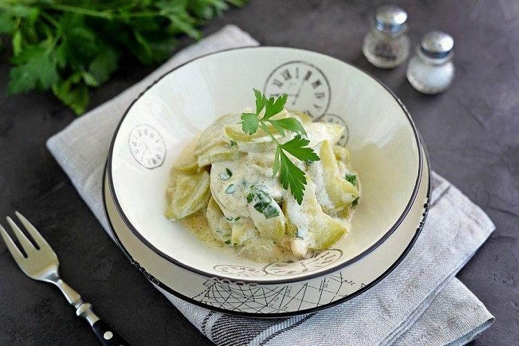 Courgettes mijotées à la crème sure