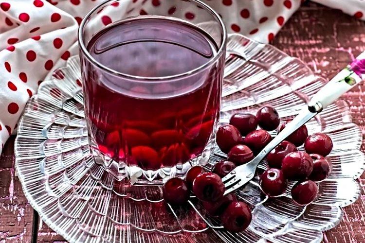 Compote de cerises douces et basilic