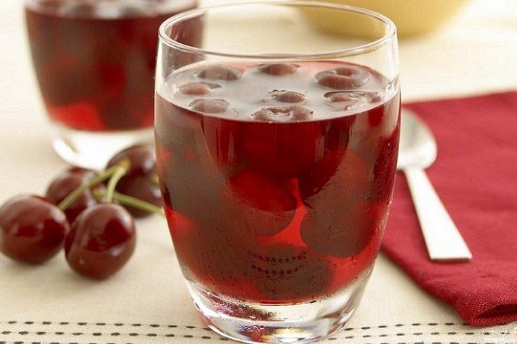 Compote de cerises et jus de cerise