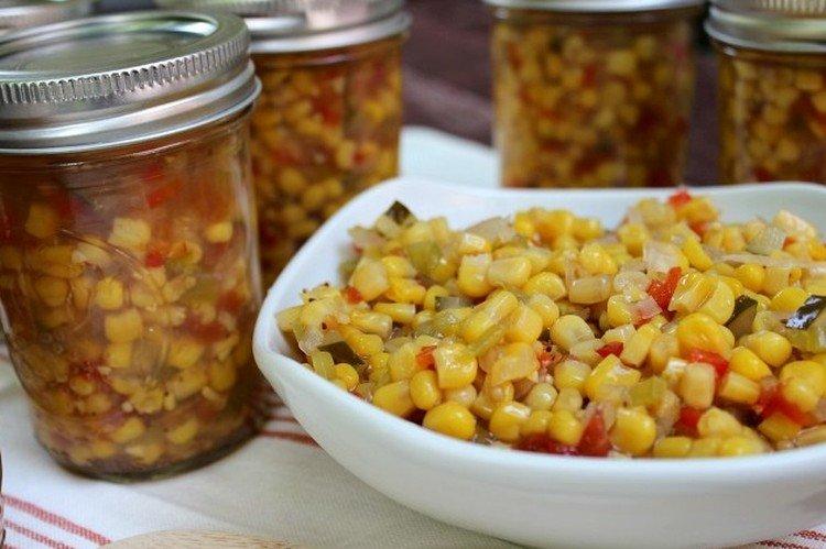 Salade de maïs, poivron et carottes pour l'hiver