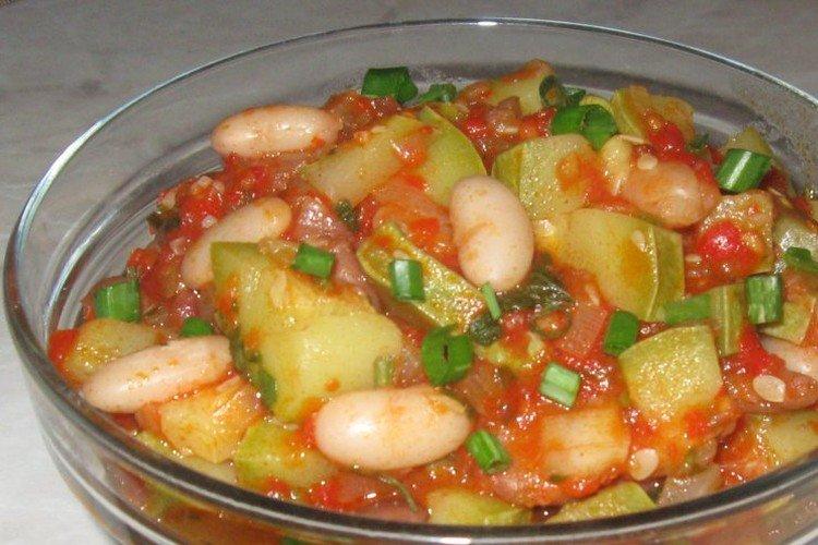 Salade de courgettes aux haricots pour l'hiver