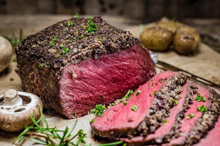 Rôti de boeuf mariné