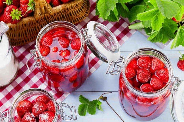 Confiture de fraises aux baies fraîches