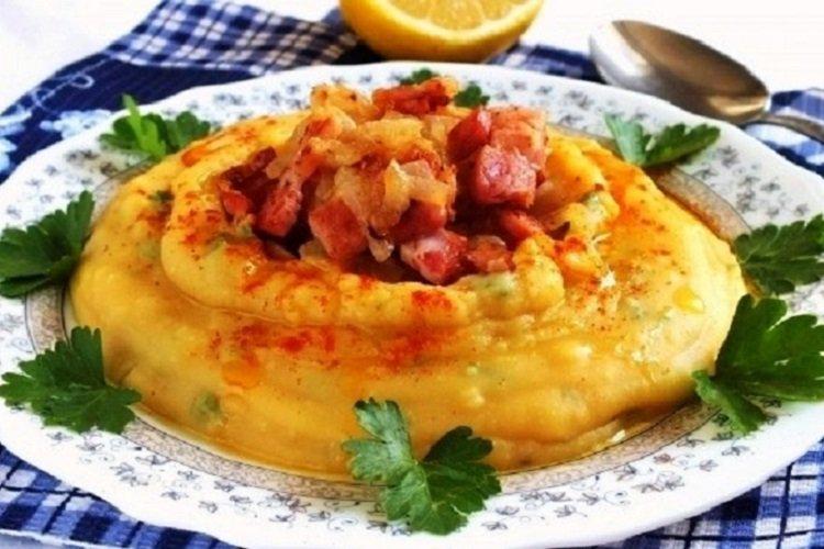 Bouillie de pois avec saucisse