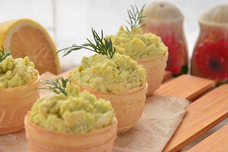 Tartelettes à l'avocat et aux œufs Tartelettes à l'avocat et aux œufs