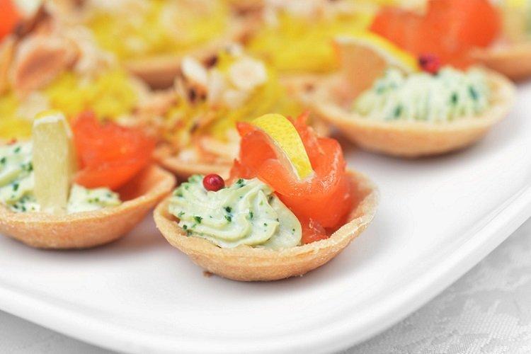 Tartelettes au saumon et à l'avocat Tartelettes au saumon et à l'avocat