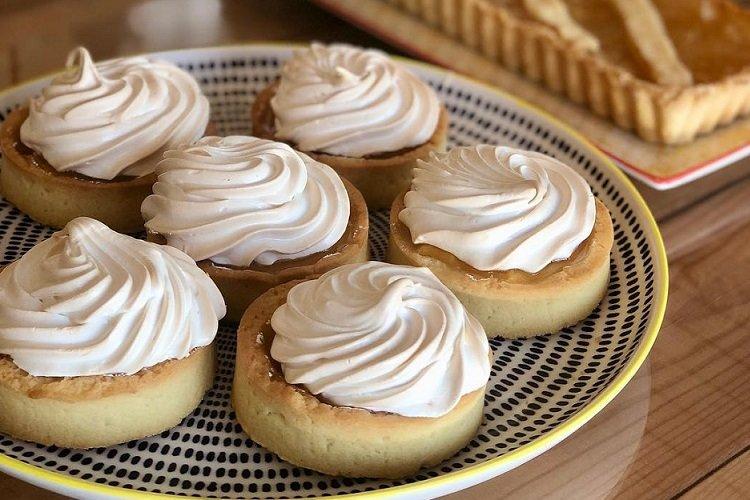 Tartelettes à la confiture de pomme et meringue Tartelettes à la confiture de pomme et meringue