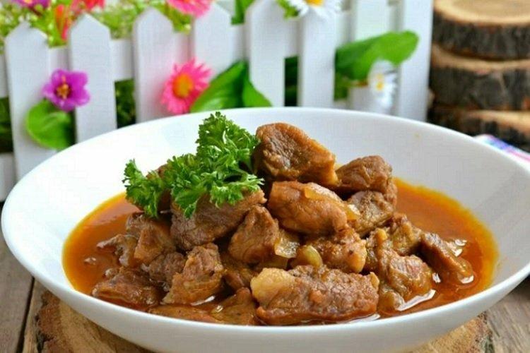 Porc braisé au gingembre et à l'oignon