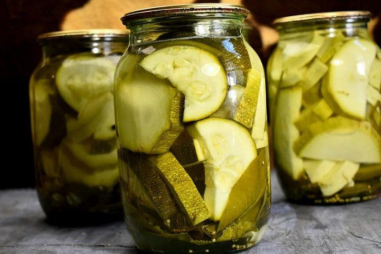 Courgettes marinées pour l'hiver