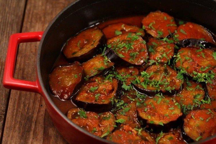 Aubergine à la sauce tomate