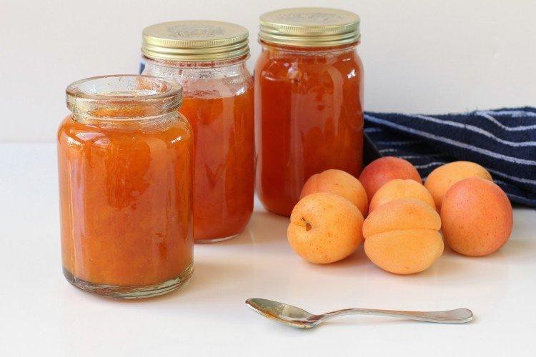 Confiture d'abricot pilée