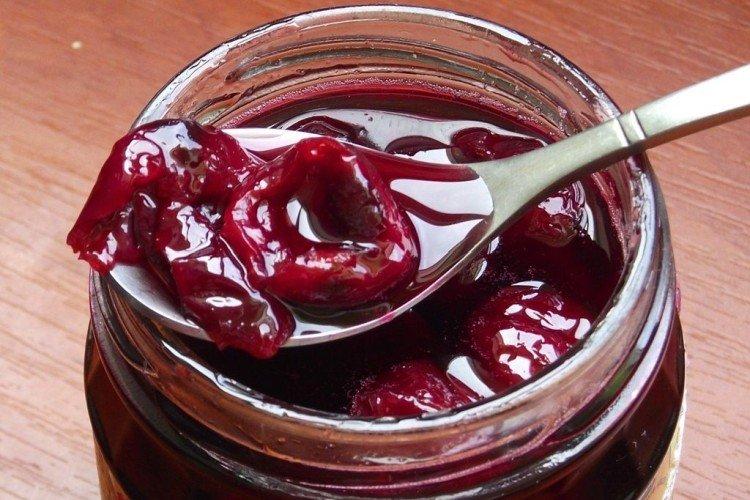 Confiture de cerises au cognac