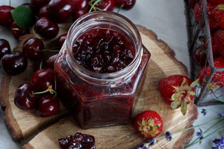 Confiture de cerises aux fraises