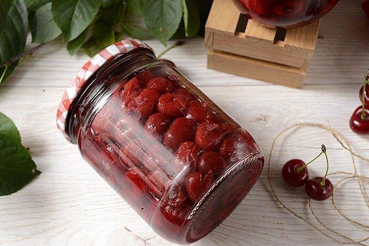 Cerise parfumée dans son jus