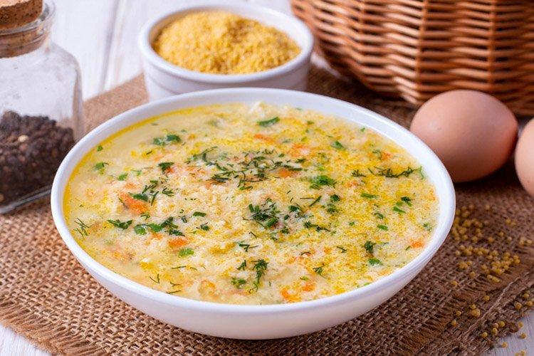 Soupe au millet, ragoût de viande et oeuf