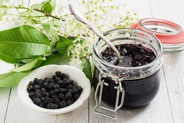 Confiture de cerises des oiseaux