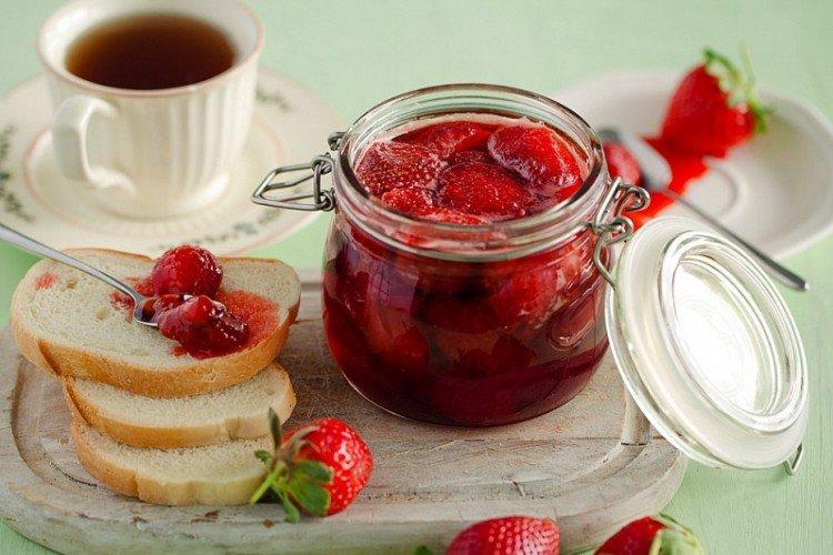 Confiture de fraises dans une mijoteuse