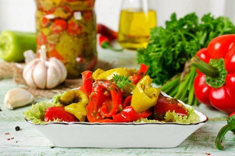 Salade de poivrons aux herbes pour l'hiver