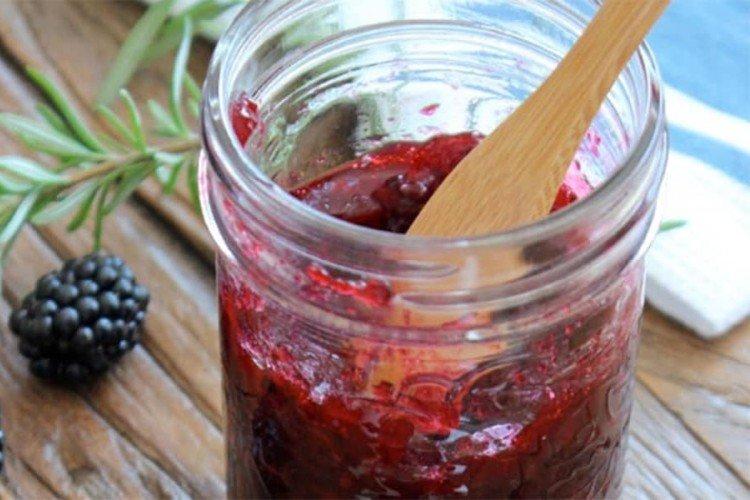 Confiture de mûres et groseilles rouges