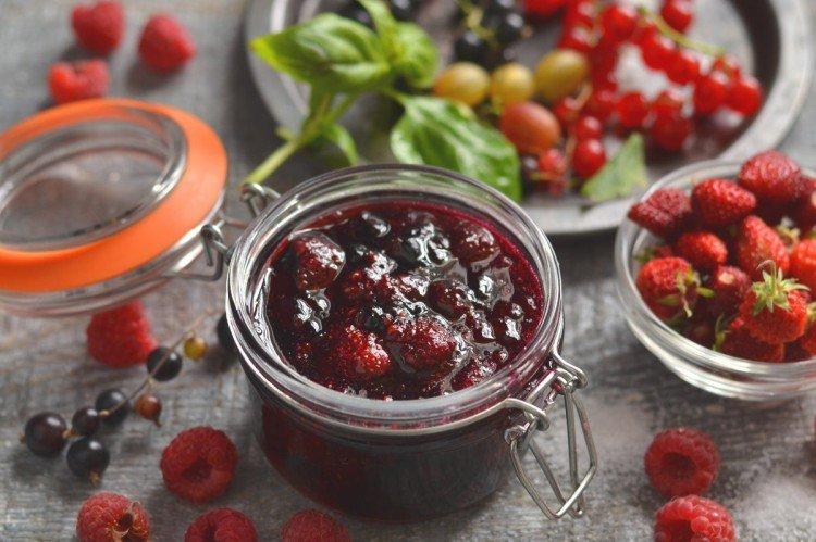 Confiture de cassis et framboises
