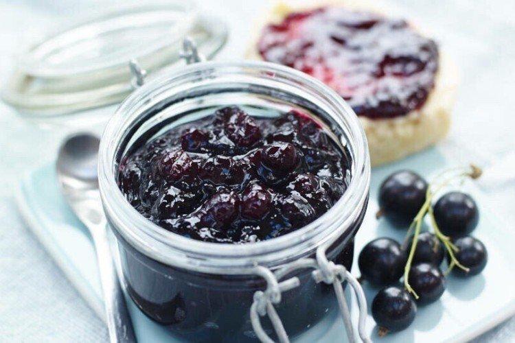 Confiture de cassis aux baies entières