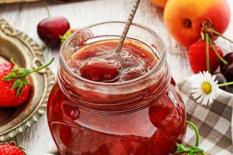 Confiture de fraises et d'abricots