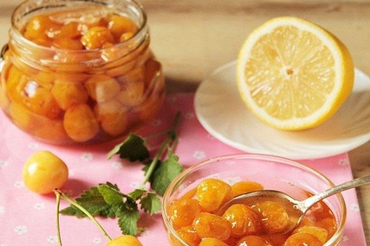 Confiture de cerises blanches aux graines