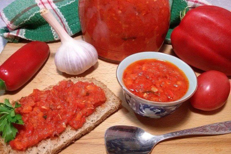 Adjika de tomates sans cuisson