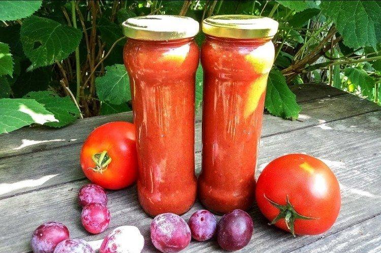 Adjika aux tomates et prunes