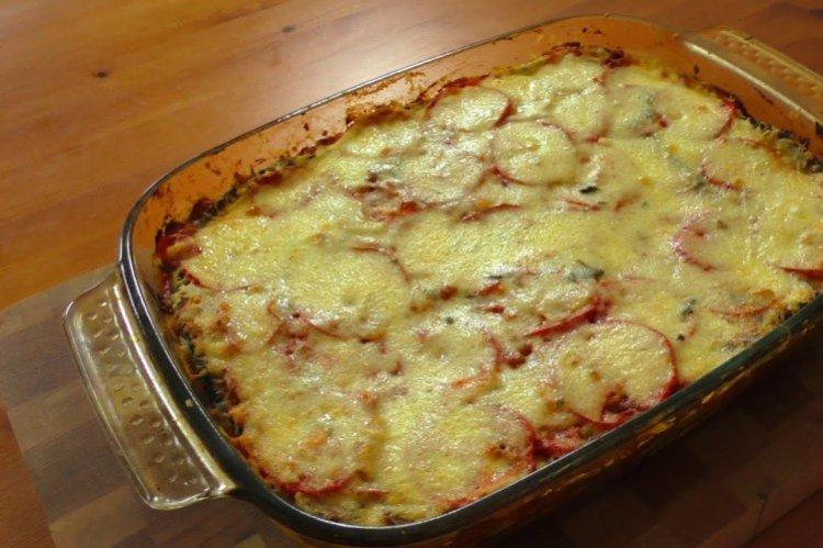 Aubergines aux tomates, ail et pommes de terre