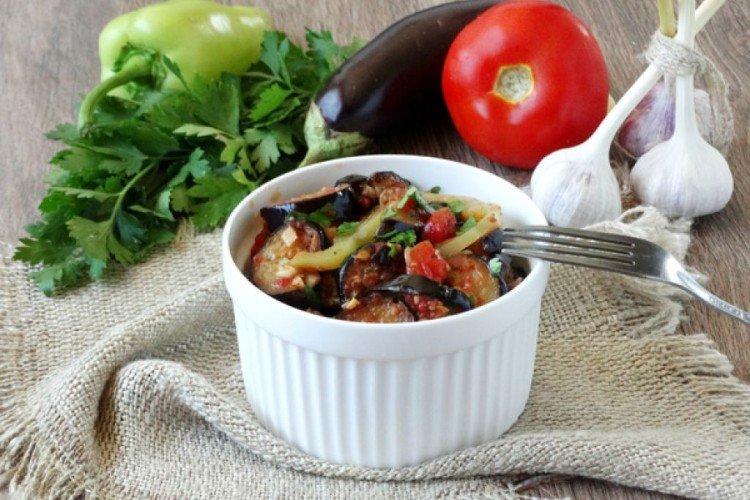 Compote d'aubergines aux tomates et à l'ail