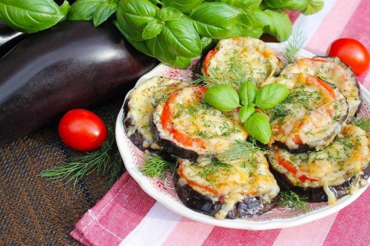 Aubergine avec tomates et ail au micro-ondes