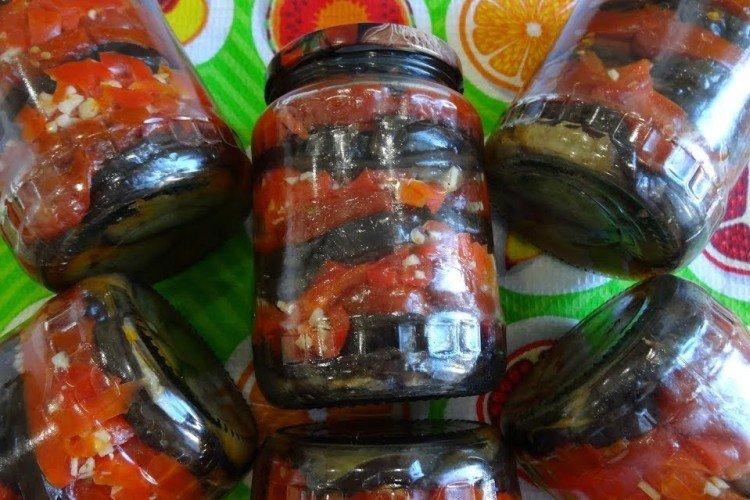 Aubergine aux tomates et à l'ail pour l'hiver
