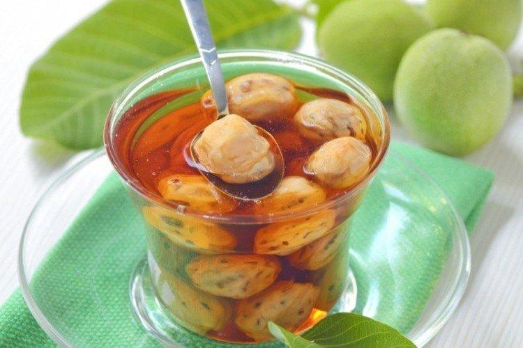 Confiture de noix vertes au soda