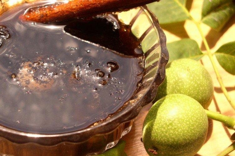 Confiture de noix vertes au citron