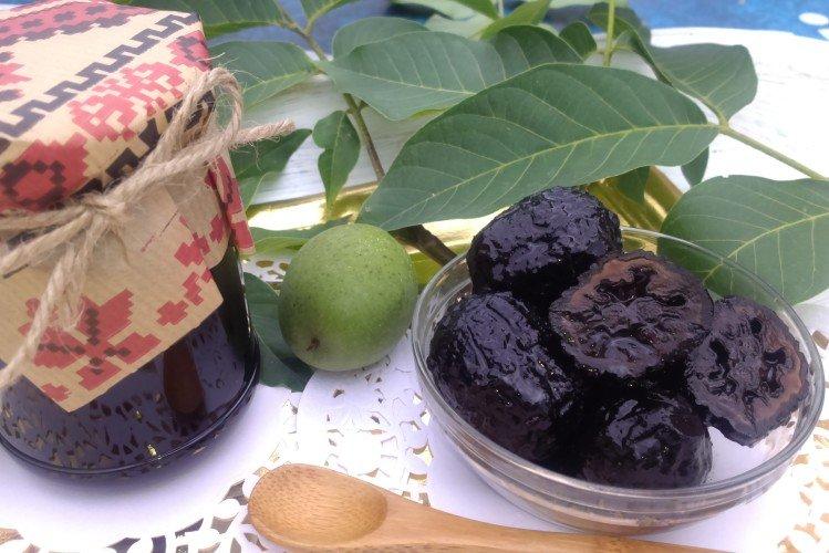 Confiture de noix vertes au citron vert