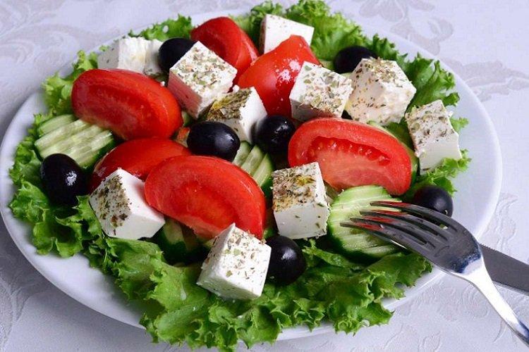 Salade grecque au fromage feta